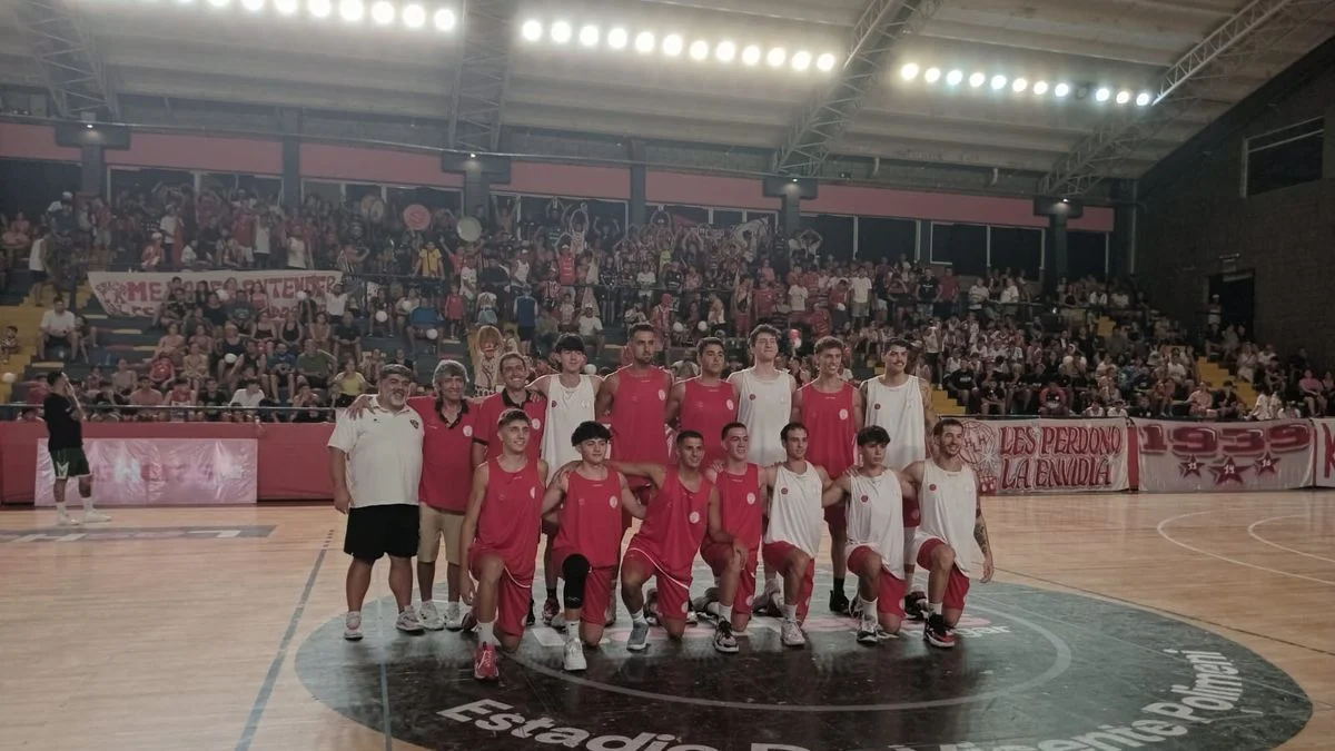 Huracán Las Heras sigue imparable en el Federal de básquet