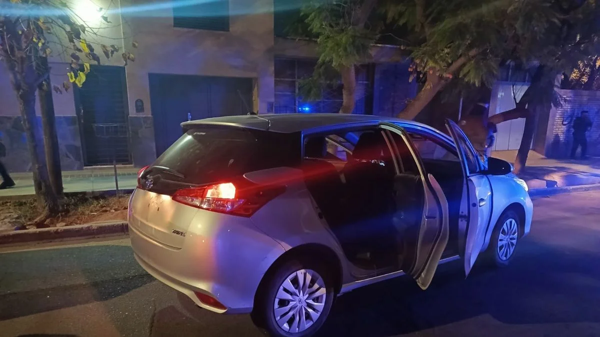 Tres detenidos tras una peligrosa persecución por calles de Guaymallén: iban a bordo de un auto robado