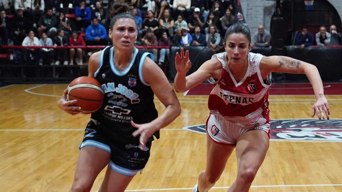 Partidazo en el clásico del básquet femenino con triunfo de Atenas