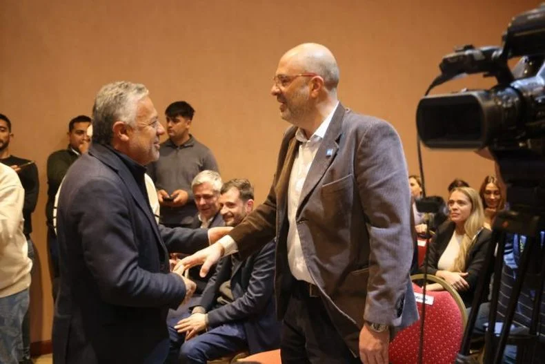 Alfredo Cornejo junto a Samuel Barcudi, presidente del Concejo Deliberante de San Rafael. 