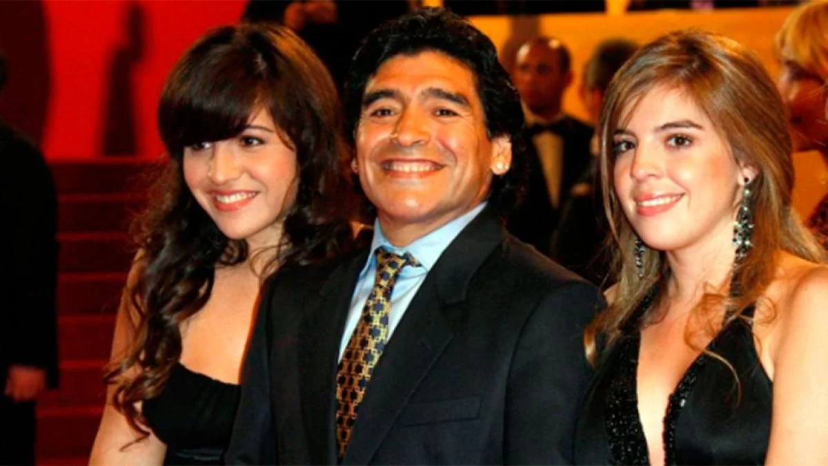 Con amor y nostalgia, Gianinna y Dalma Maradona recordaron a su papá en su cumpleaños