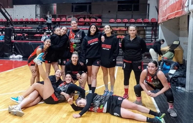 Atenas manda en la Superliga de básquet femenina.