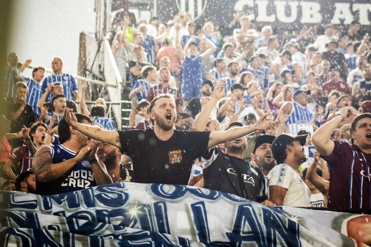 Hinchada Godoy Cruz - Tomba (22).jpg