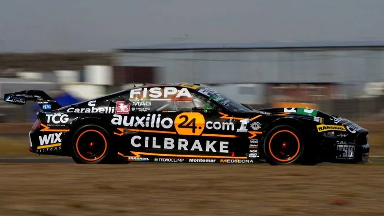 Juli&aacute;n Santero manda en el Turismo Carretera.