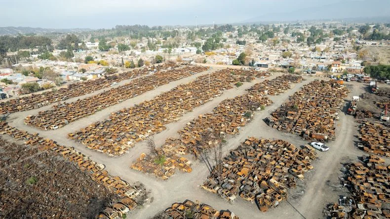 La playa San Agust&iacute;n alberg&oacute; veh&iacute;culos de todo tipo. A principio de a&ntilde;o, fueron compactados y el Ministerio de Seguridad avanza con la descontaminaci&oacute;n.&nbsp;