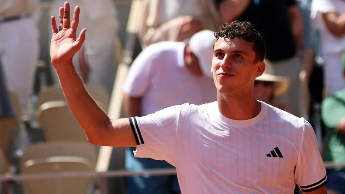 Batacazo histórico en Roland Garros: Juan Manuel Cerúndolo eliminó al número 1 del mundo, Jannik Sinner
