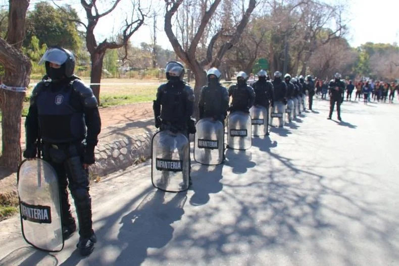 Reforzarán la seguridad para el partido en el Estadio Malvinas Argentinas 