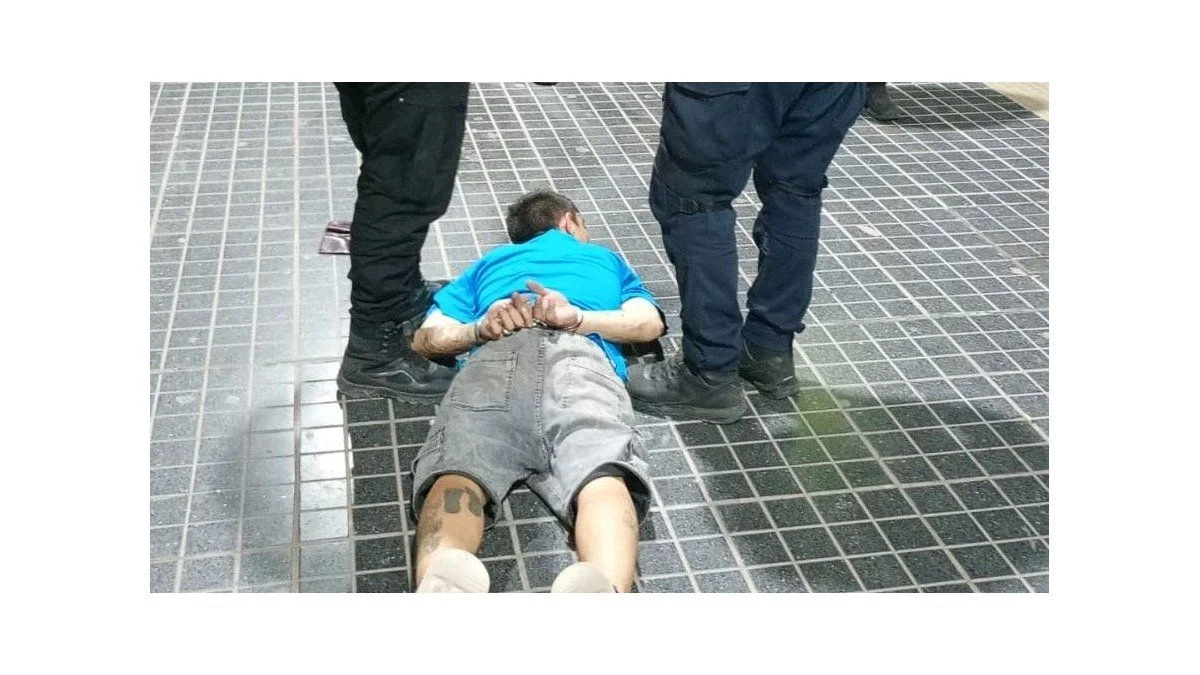 Robo frustrado en el Procrear de Ciudad: detuvieron a un ladrón que robó un matafuego