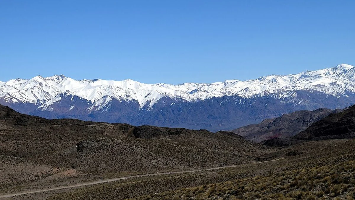 Rescatan a dos mujeres que se perdieron tras hacer cumbre en un cerro en la zona de Vallecitos