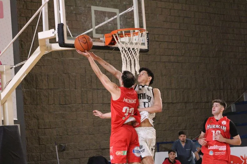 La esperanza del básquet de Mendoza es Huracán Las Heras.
