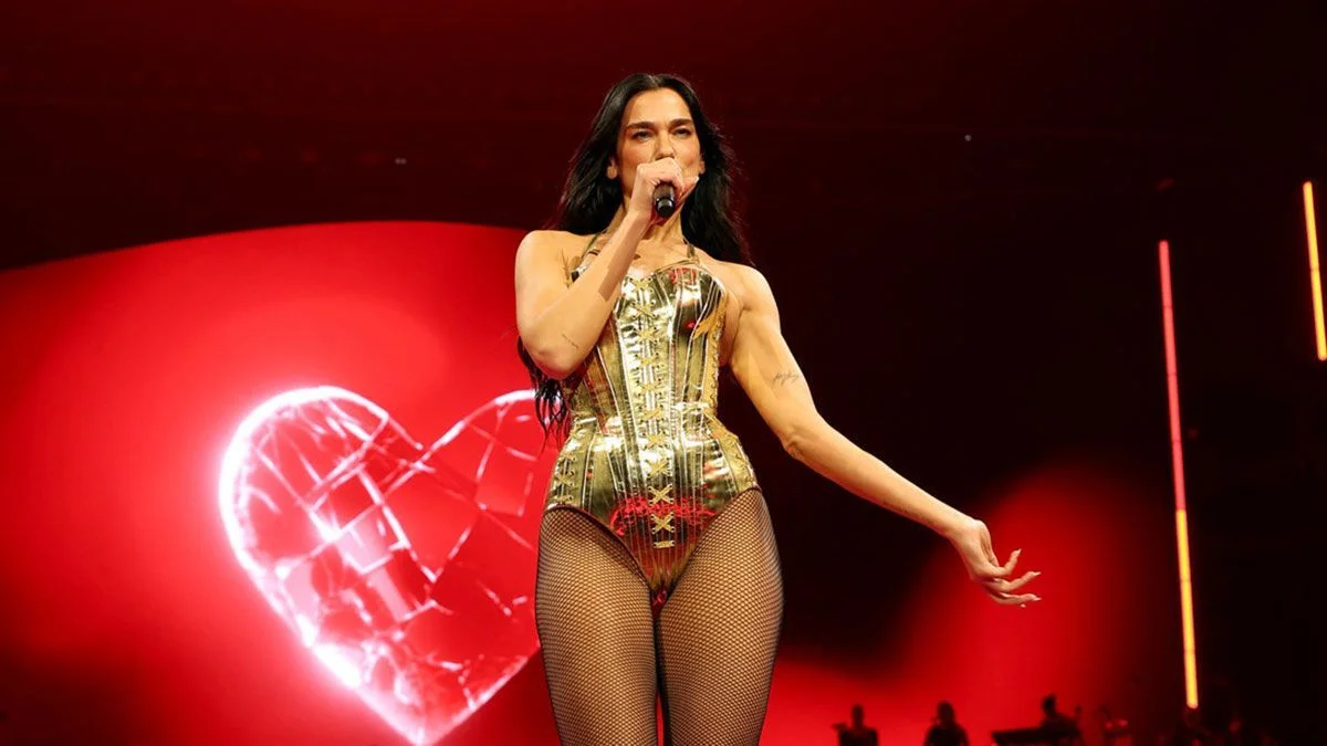 Dua Lipa sorprendió al cantar "De música ligera" de Soda Stereo