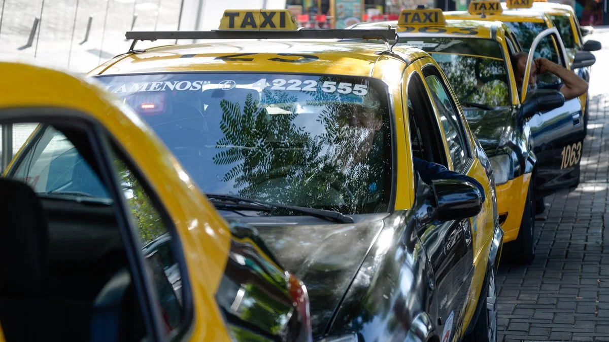 Taxis y remises: "Estamos trabajando a pérdida, sin ayuda y sin respuestas"