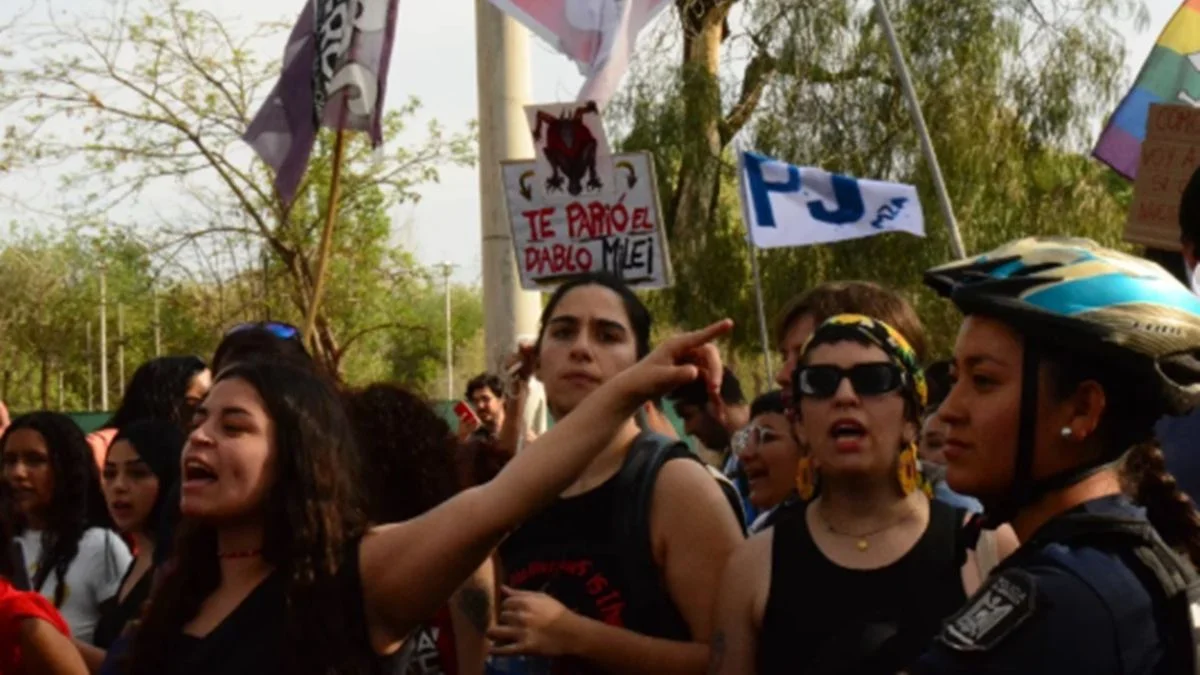 Pese al hostigamiento policial, estudiantes de todo Mendoza llaman a tomar las calles contra la megaminería