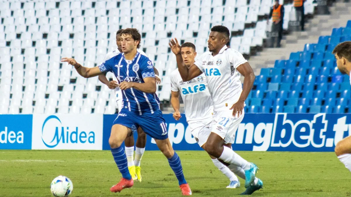 La polémica jugada que perjudicó a Godoy Cruz y terminó en gol de Gremio