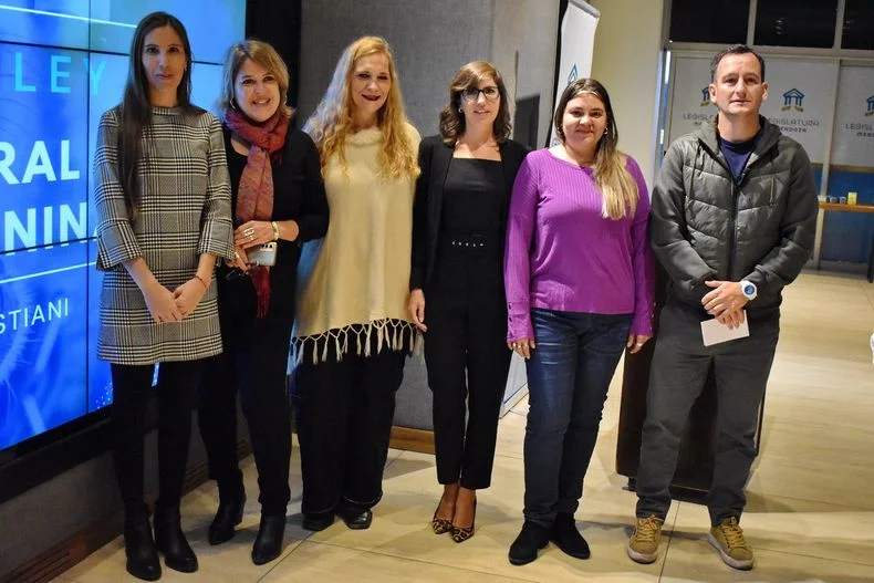 El equipo que trabaj&oacute; junto a Mauro Giambastiani en la redacci&oacute;n del proyecto.&nbsp;