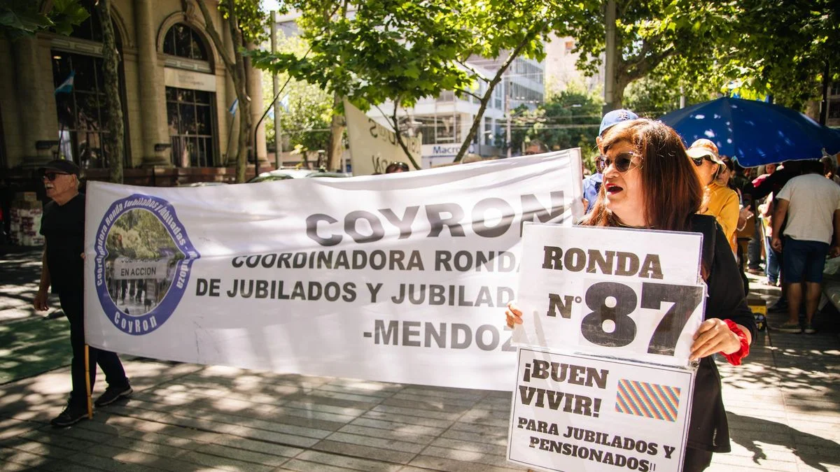 Sólo tres partidos políticos firmaron un compromiso para auxiliar a los jubilados si ganan una banca