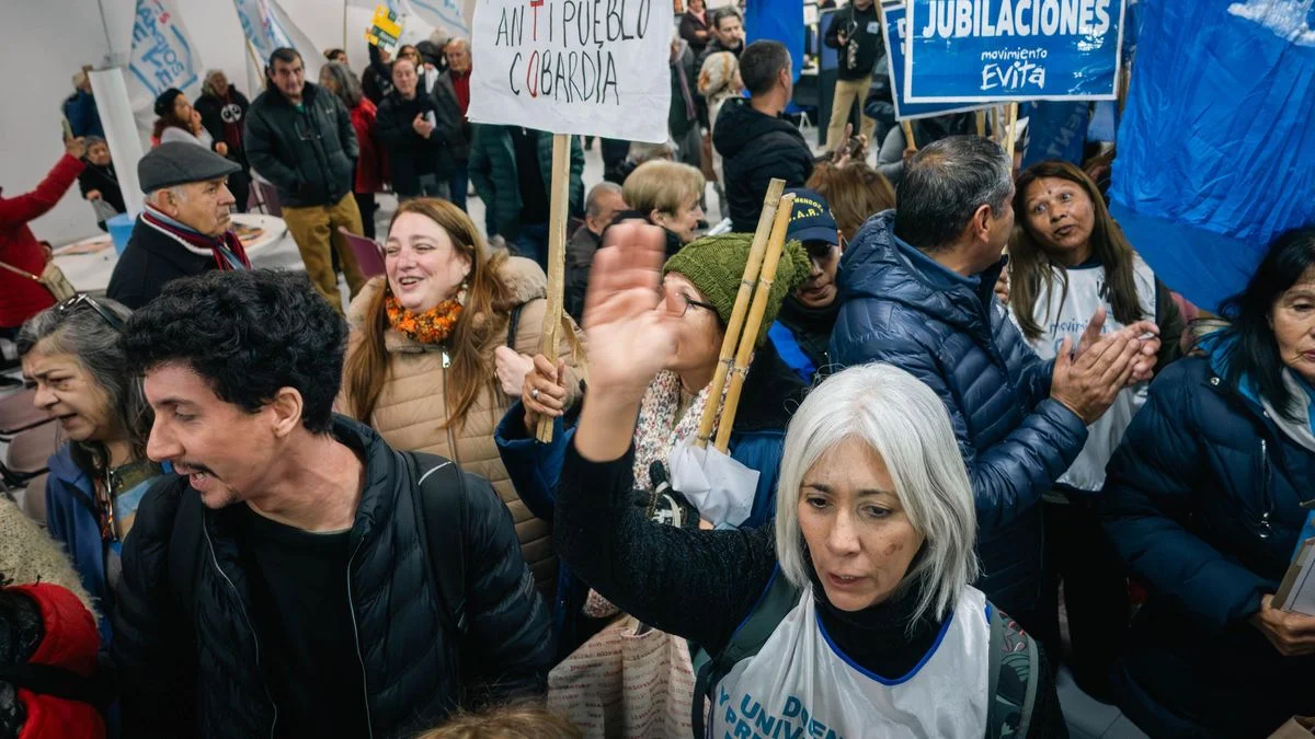 Jubilados acuden a la Justicia por la denuncia penal contra Litvinchuk para que entregue los remedios
