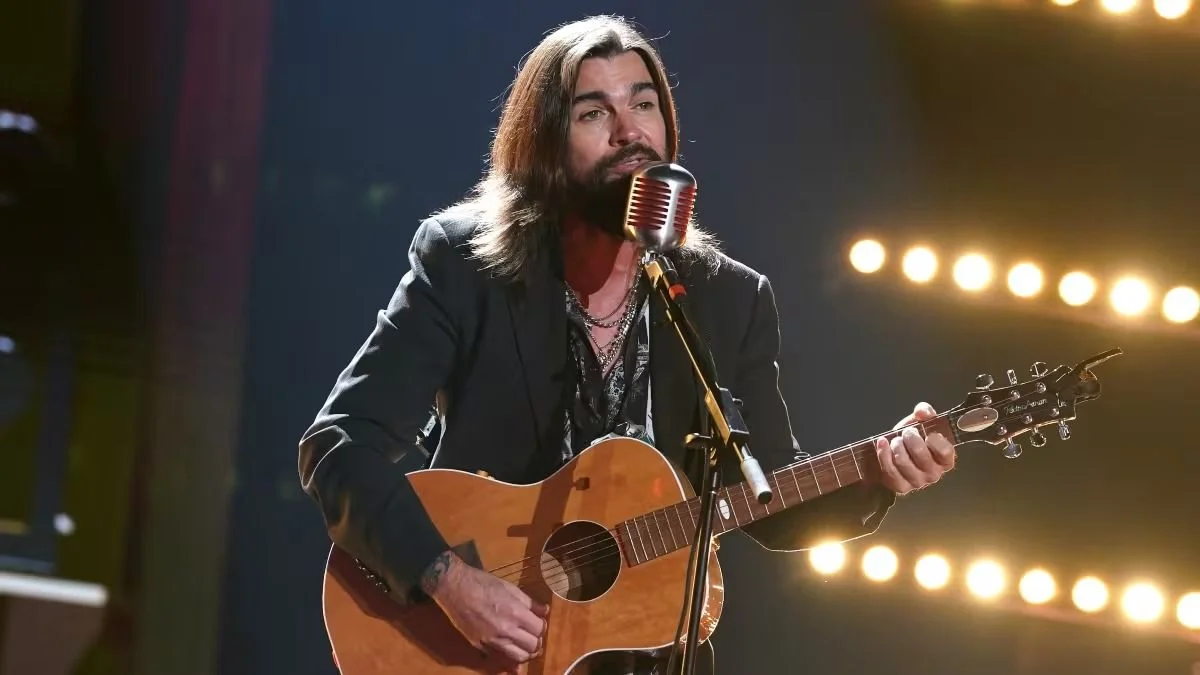 Juanes dio un concierto gratuito en un subte de Buenos Aires