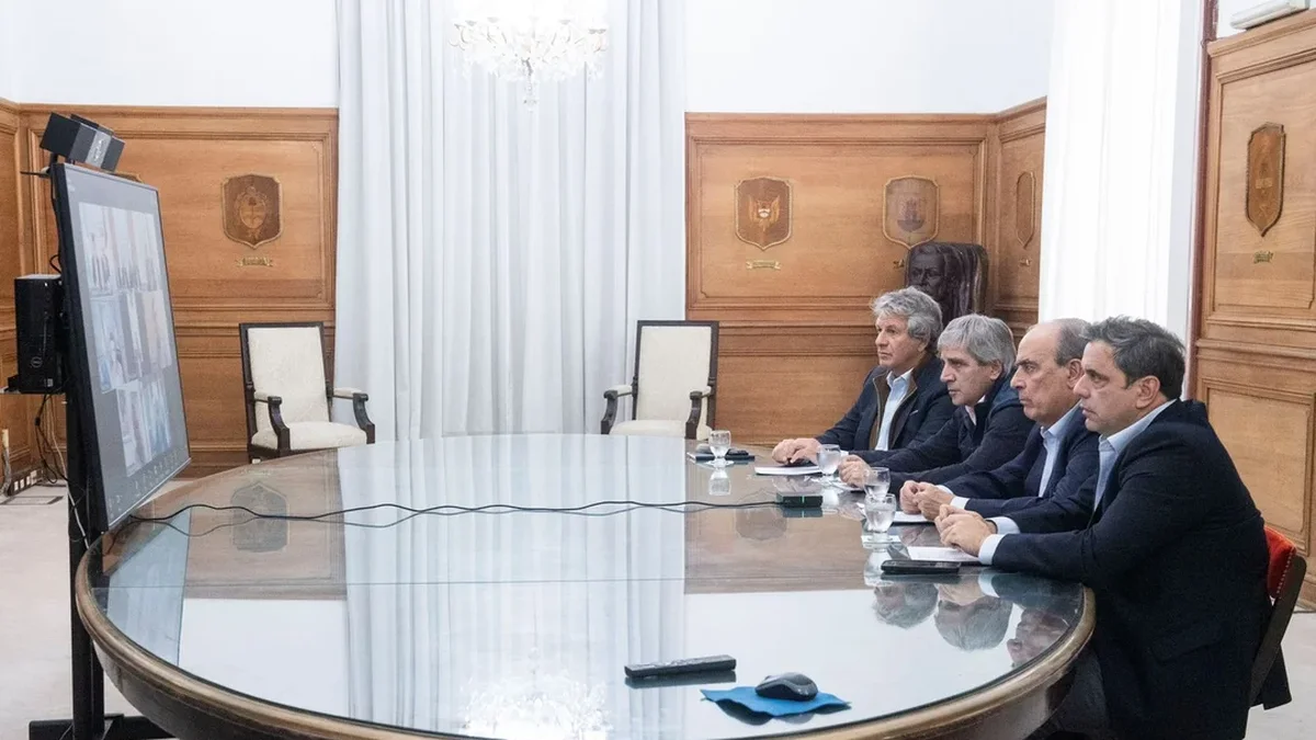 Caputo mete presión a los gobernadores para que apoyen el blanqueo de dólares de procedencia incierta