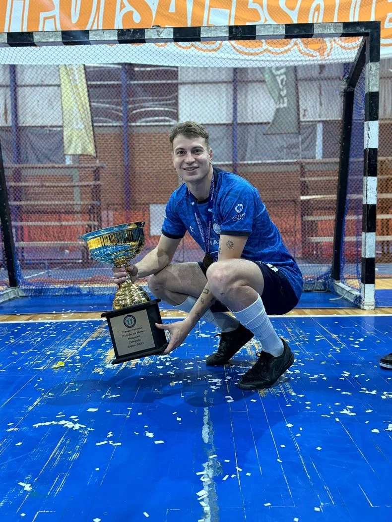 Gianluca Comandini se consagró campeón de la División de Honor de fútbol de salón con Jockey.