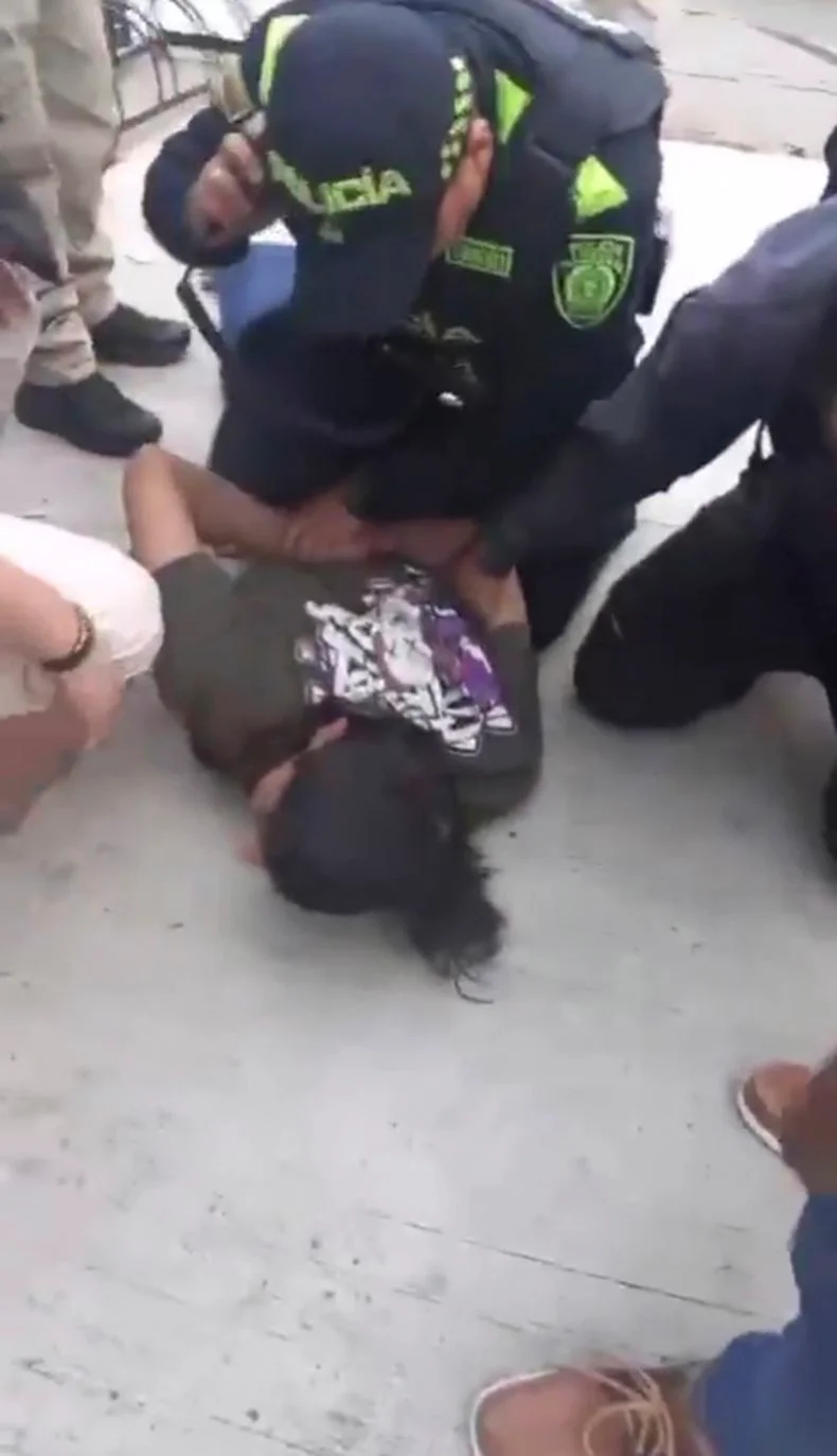 Imágenes de la detención del agresor de Miguel Uribe, candidato a las elecciones presidenciales de Colombia. 