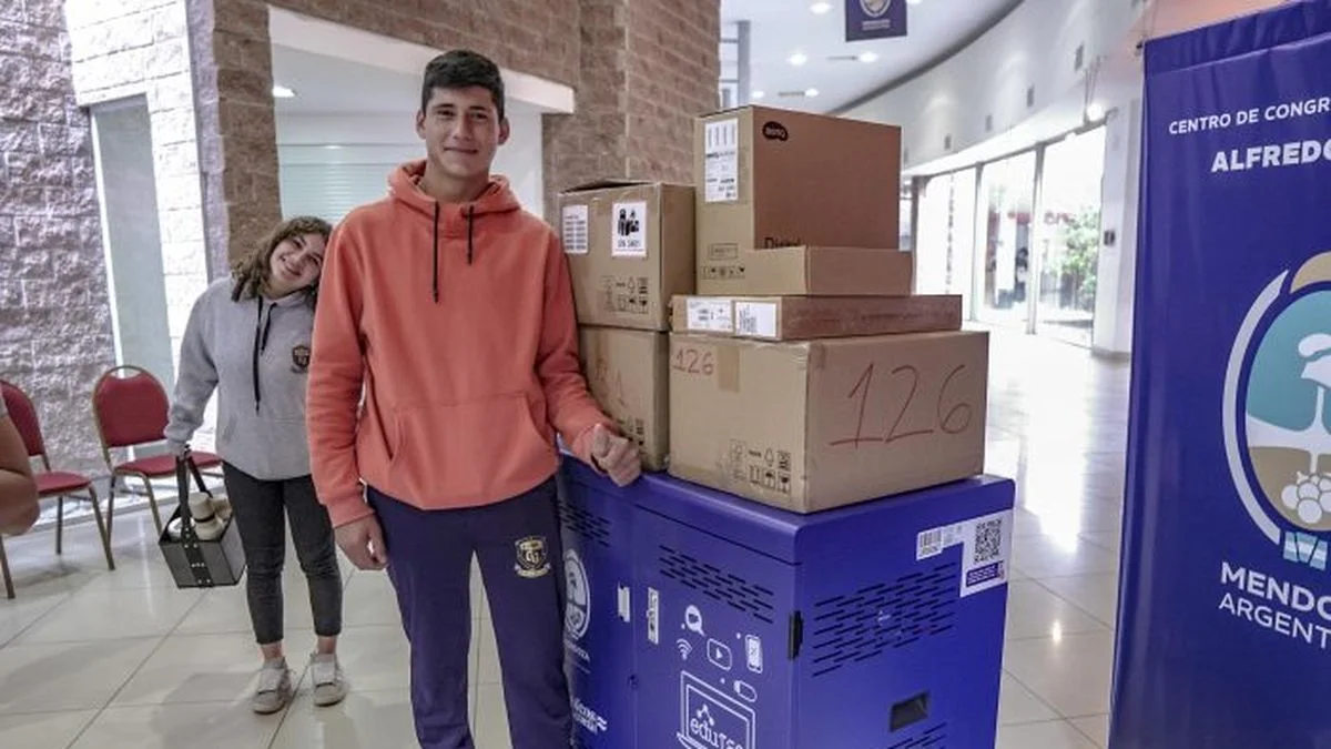 Comienza una nueva capacitación con inteligencia artificial para docentes y alumnos secundarios