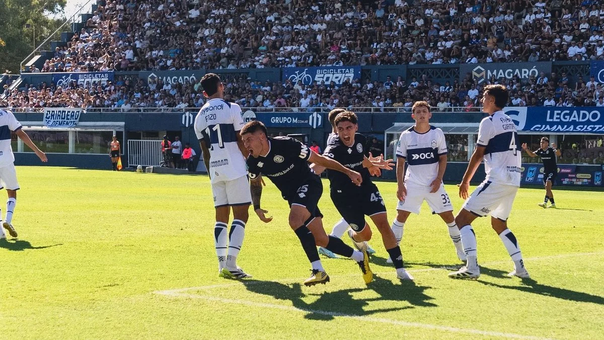 Independiente Rivadavia lo dio vuelta, derrotó a Gimnasia en La Plata y volvió a la cima