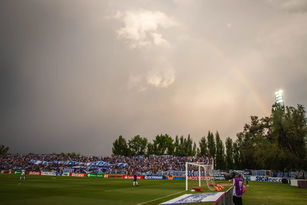 Hinchada Godoy Cruz - Tomba (25).jpg
