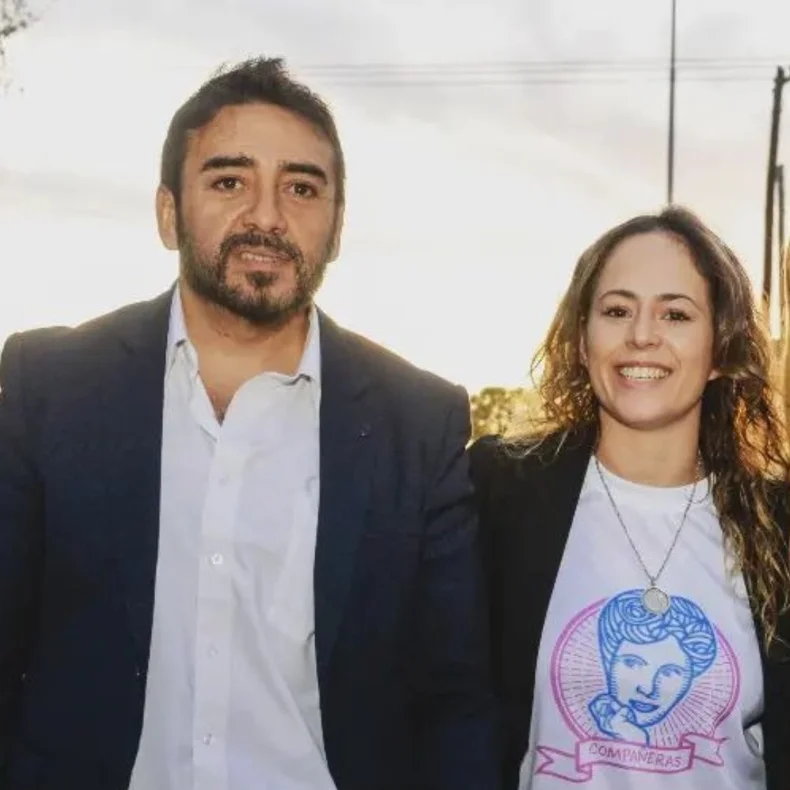 Fernando Ubieta, intendente de La Paz, junto a Romina Barrera.