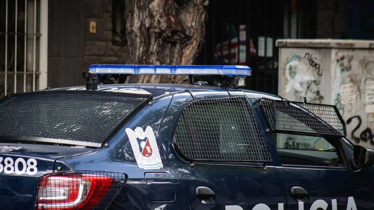 Le robaron a un turista chileno y detuvieron a una sospechosa en inmediaciones a la plaza Independencia