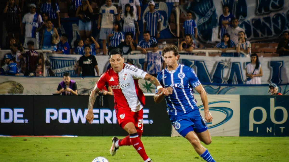 "Tiene las puertas abiertas": la ilusión intacta del Deportivo Maipú por Enzo Pérez