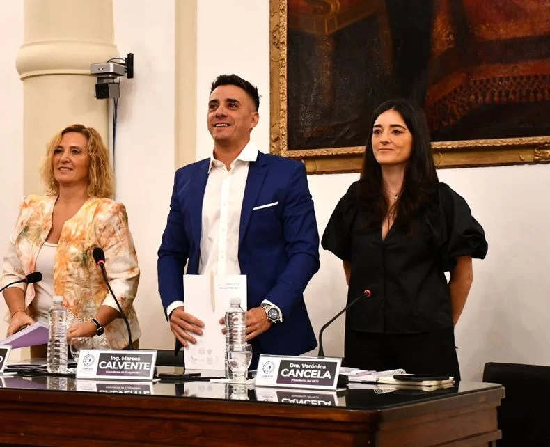 Ver&oacute;nica Cancela, presidenta del Honorable Concejo Deliberante de Guaymall&eacute;n junto al intendente Marcos Calvente.