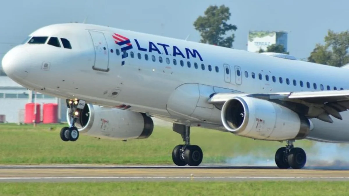 Pilotos en alerta por vuelos de cabotaje entregados por Milei a manos extranjeras