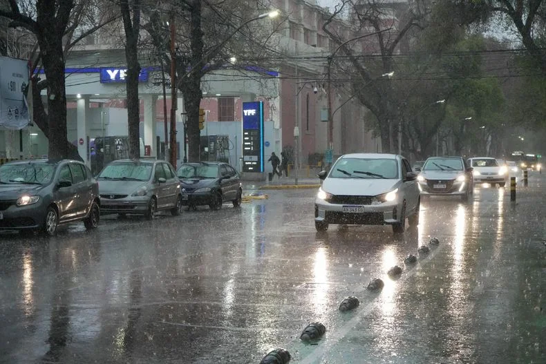 La tormenta de Santa Rosa arrasa en Mendoza.