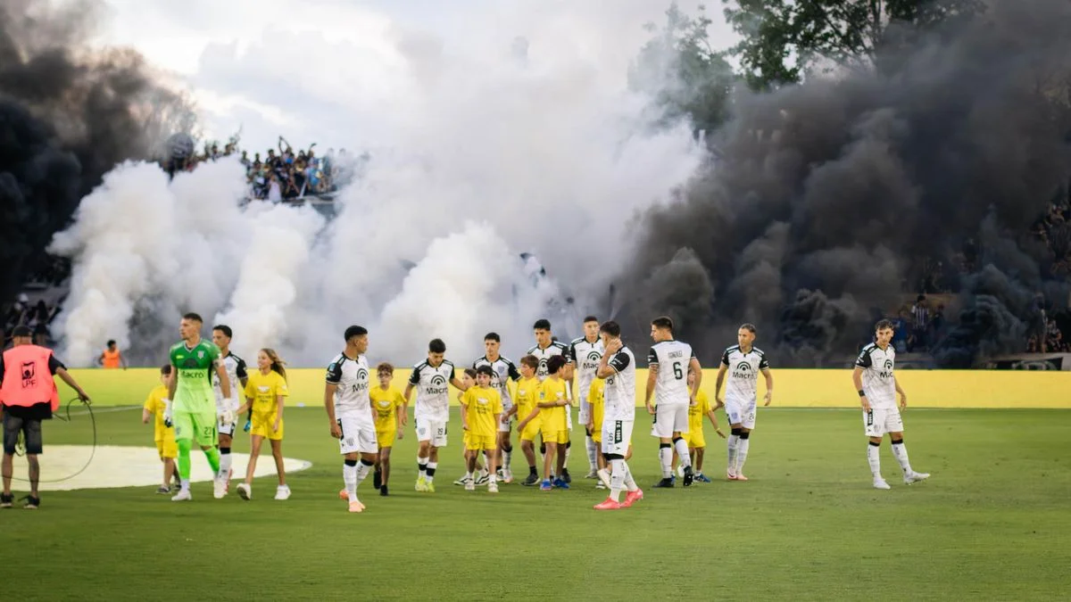 Gimnasia visita a Deportivo Riestra y buscará volver a la victoria en el Guillermo Laza