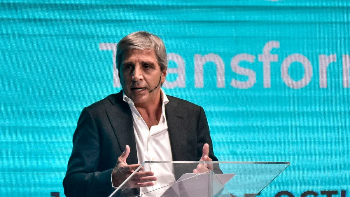 Luis Caputo defendió las medidas económicas y asegura que no fueron un pedido del FMI