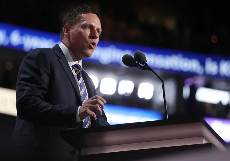 Milei se reúne con Peter Thiel, el tecnócrata del control social que admira el "experimento" en Argentina