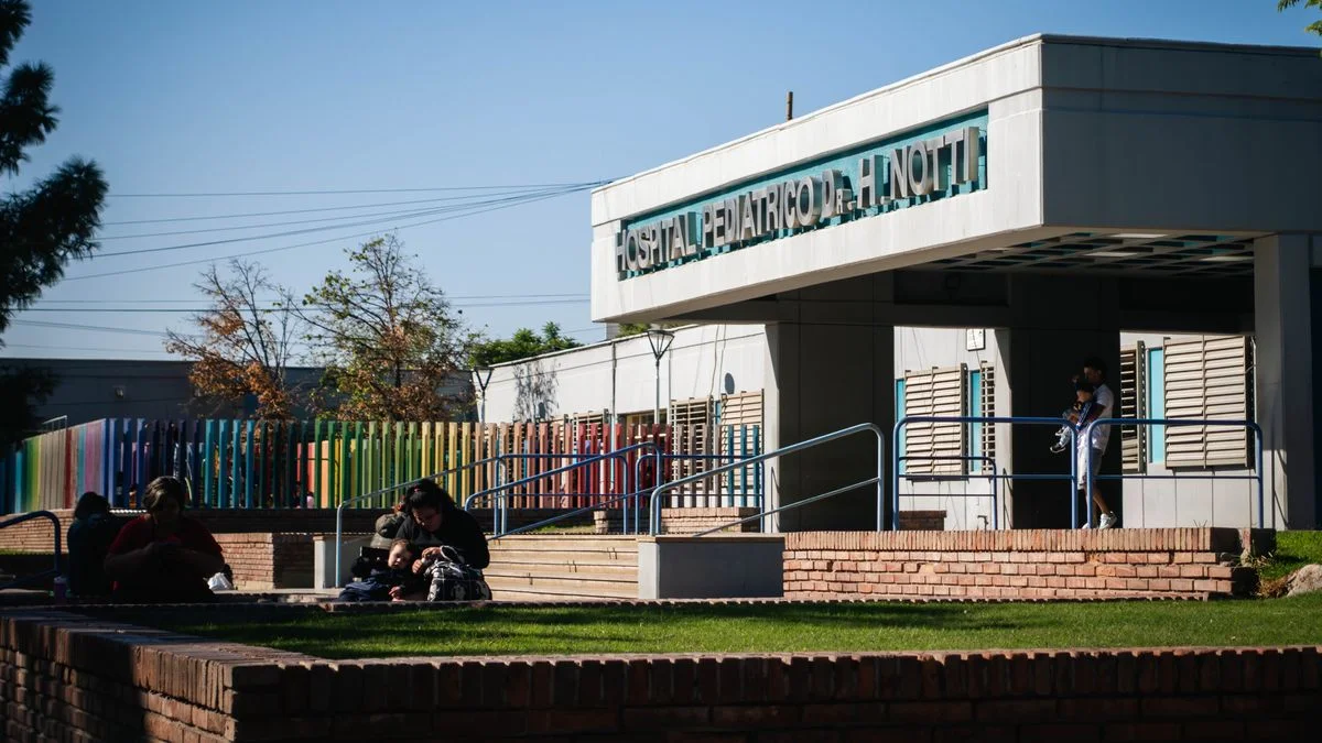 Murió el nene que estaba internado en el Notti y se agravará la imputación contra su padrastro por homicidio