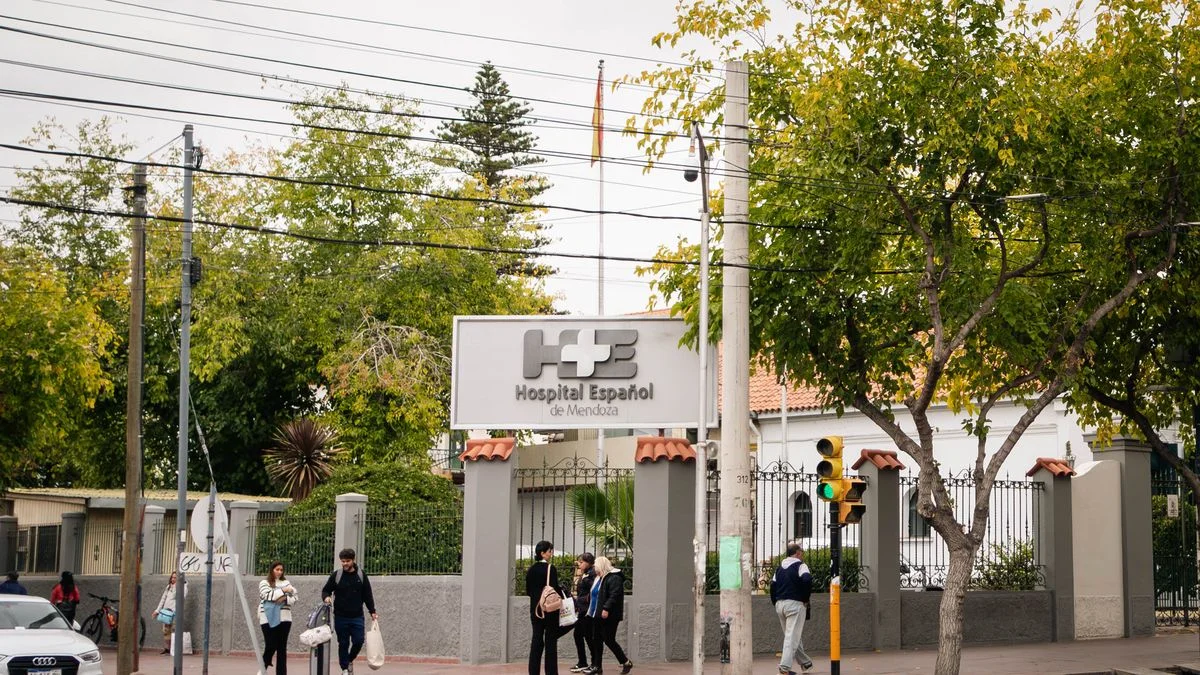 Un conductor borracho chocó en la Ruta 7: dos personas terminaron internadas en el hospital