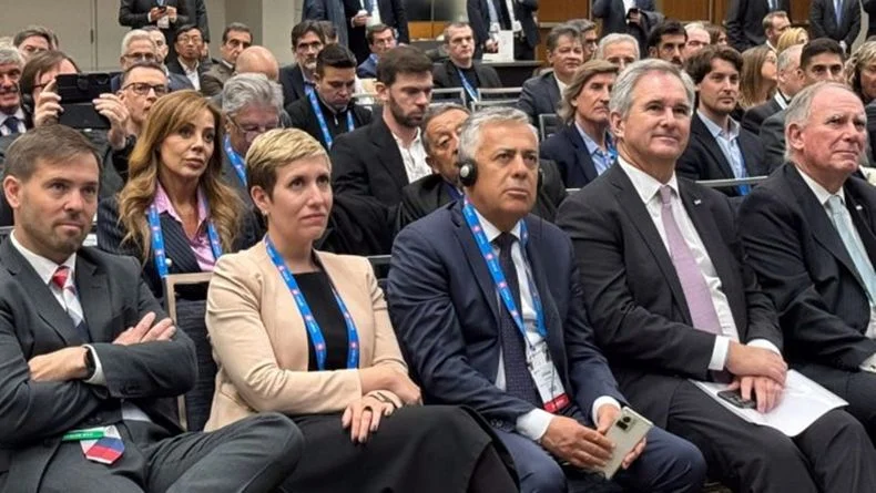 Alfredo Cornejo y Jimena Latorre en la feria de promoci&oacute;n minera en Canad&aacute;.&nbsp;