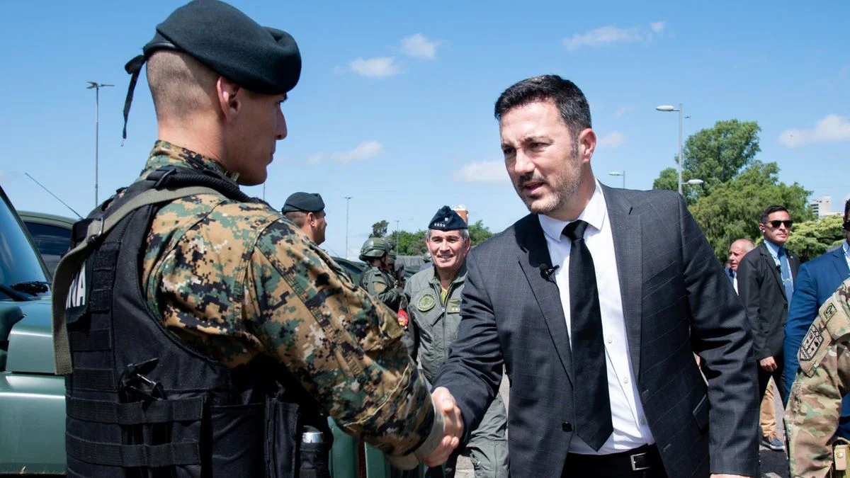 Luis Petri dio de baja a 23 militares que tienen sentencia firme por delitos de lesa humanidad