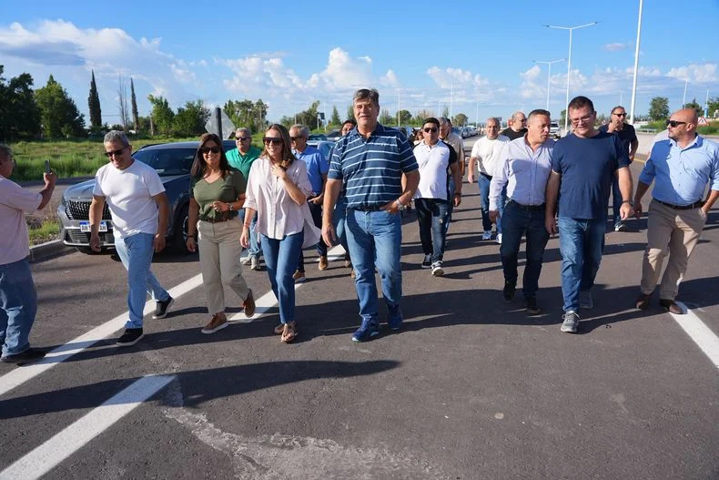 El intendente de Jun&iacute;n, Mario Abed, junto a la subsecretaria de Infraestructura, Marit&eacute; Badu&iacute;.&nbsp;