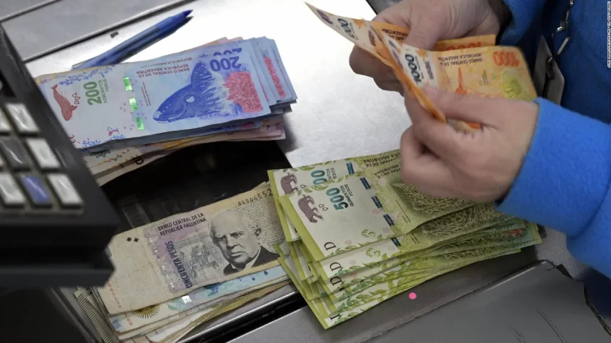 El salario mínimo perdió 30% de poder adquisitivo con Milei y quedó por debajo de la jubilación mínima
