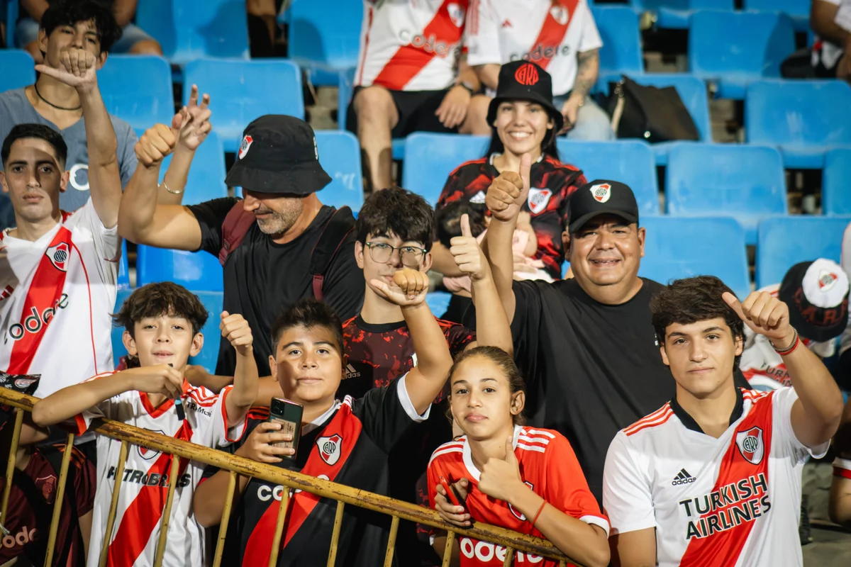 River - Hinchada - Malvinas Argentinas (3).jpg