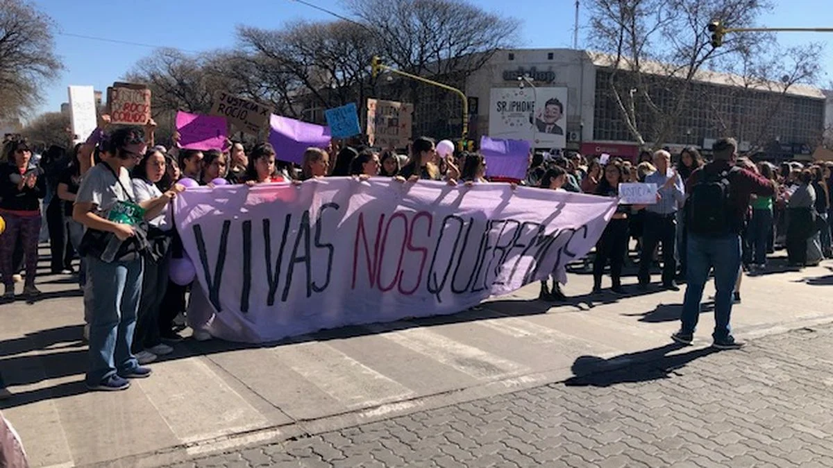 Masivo reclamo de justicia por el femicidio de la docente Rocío Collado