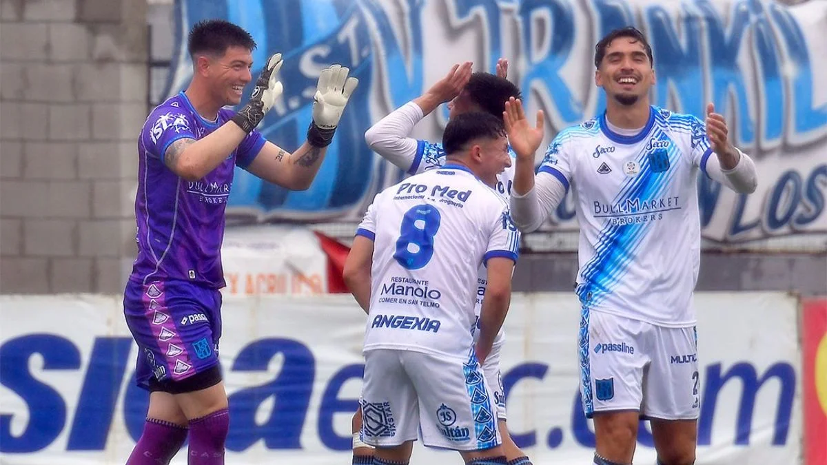 ¡No se puede creer! El golazo de arco a arco que hizo el arquero de San Telmo y que ya da la vuelta al mundo