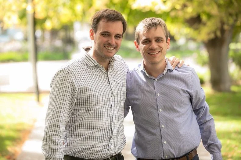 El diputado Franco Ambrosini y Francisco Mondotte, funcionario en el Ministerio de Gobierno, se referencian políticamente con Sanz. 