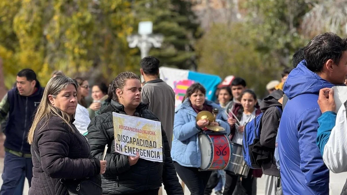 Reclamos en el centro de San Rafael para pedir por la emergencia en discapacidad
