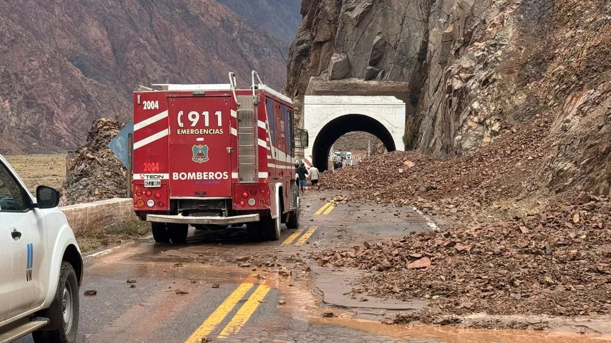 Múltiples aludes en alta montaña: hay autos atrapados en los túneles y cortaron la Ruta 7 al menos hasta el jueves