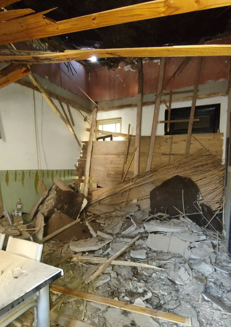 El techo del comedor y sala de estar colapsó 
